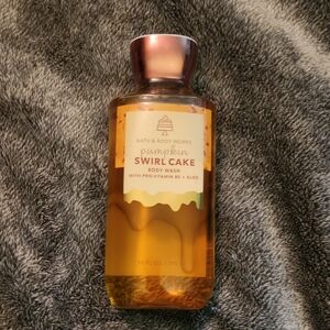 NEW Bath & Body Works Pumpkin Swirl Cake Body Wash